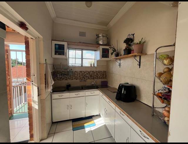 6 BEDROOM HOUSE FOR SALE IN ORANGE GROVE